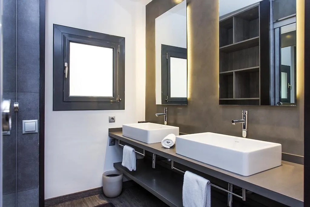 1 Bedroom Apartment Carrer Del Poeta Cabanyes Barcelona